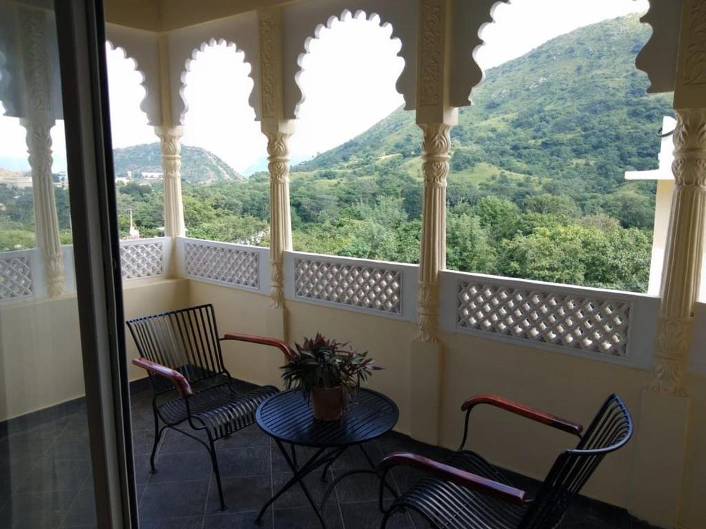 Golden Hands - Palace Raj Kumbha Kumbhalgarh Exterior photo